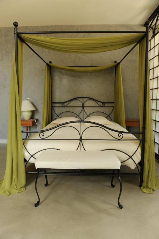Logis De Nantas Bed & Breakfast Saint-Jean-Bonnefonds Стая снимка