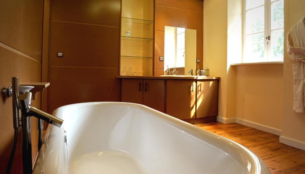 Logis De Nantas Bed & Breakfast Saint-Jean-Bonnefonds Стая снимка