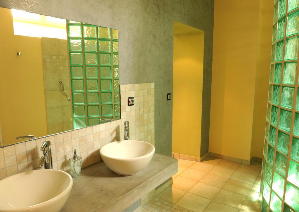 Logis De Nantas Bed & Breakfast Saint-Jean-Bonnefonds Стая снимка