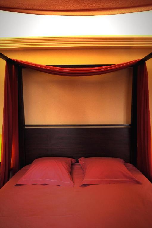 Logis De Nantas Bed & Breakfast Saint-Jean-Bonnefonds Стая снимка