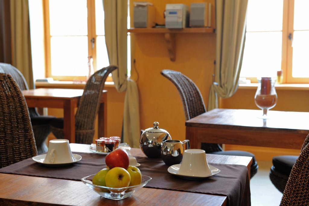 Logis De Nantas Bed & Breakfast Saint-Jean-Bonnefonds Екстериор снимка